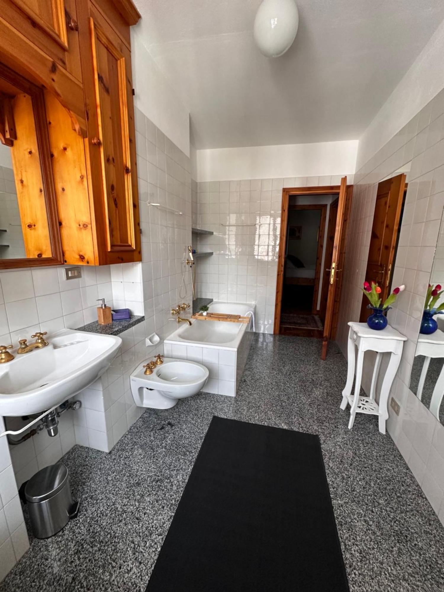 טיראנו Ampio Appartamento Con Vista “Casa Magro” מראה חיצוני תמונה
